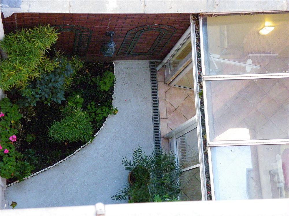Hotel Poussin Paris Luaran gambar