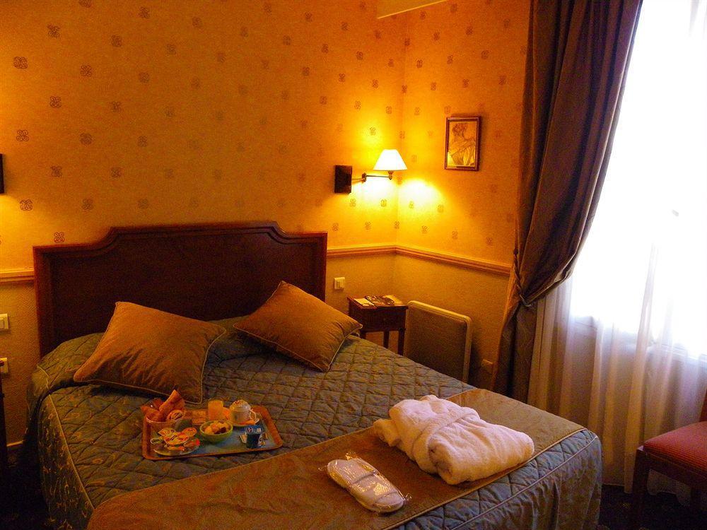 Hotel Poussin Paris Luaran gambar
