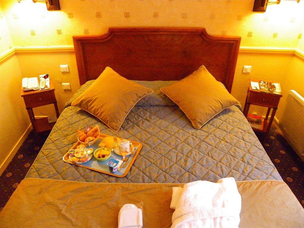 Hotel Poussin Paris Luaran gambar