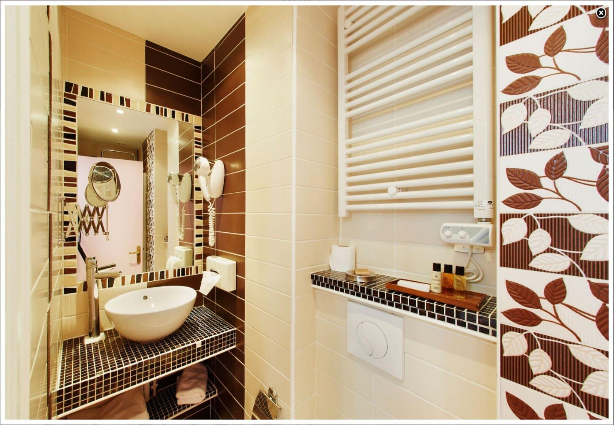 Hotel Poussin Paris Luaran gambar