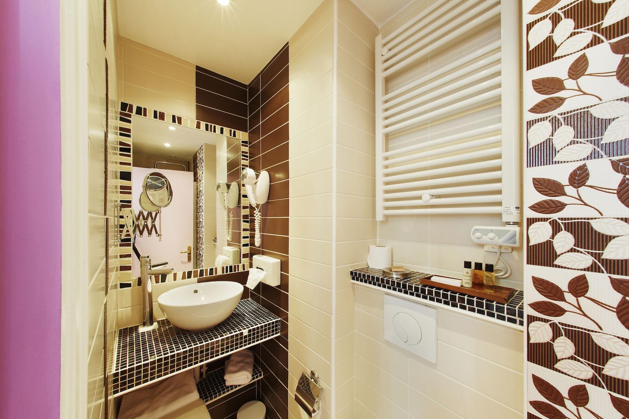 Hotel Poussin Paris Luaran gambar