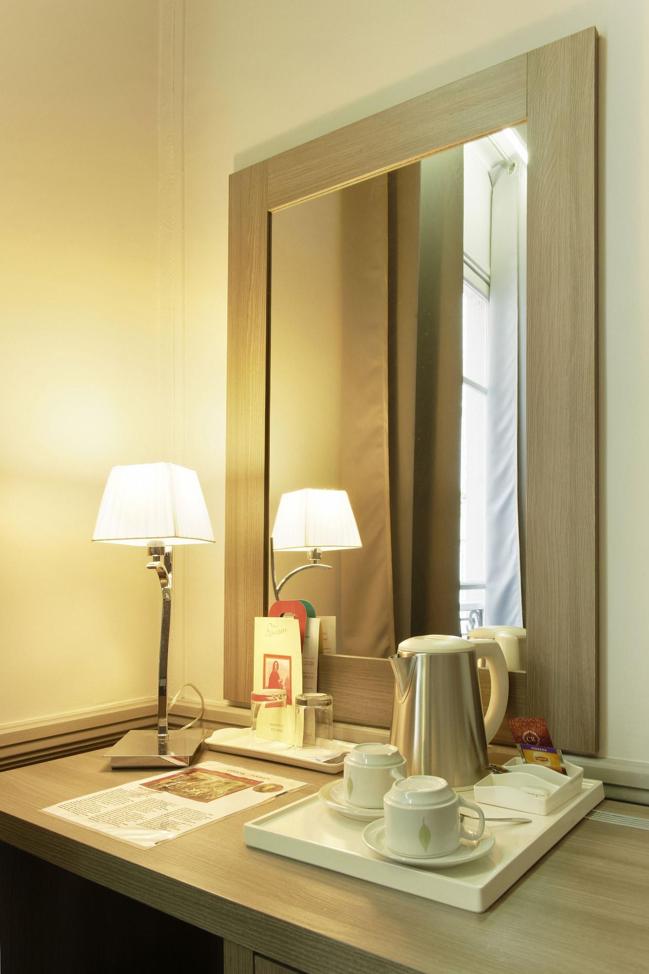 Hotel Poussin Paris Luaran gambar