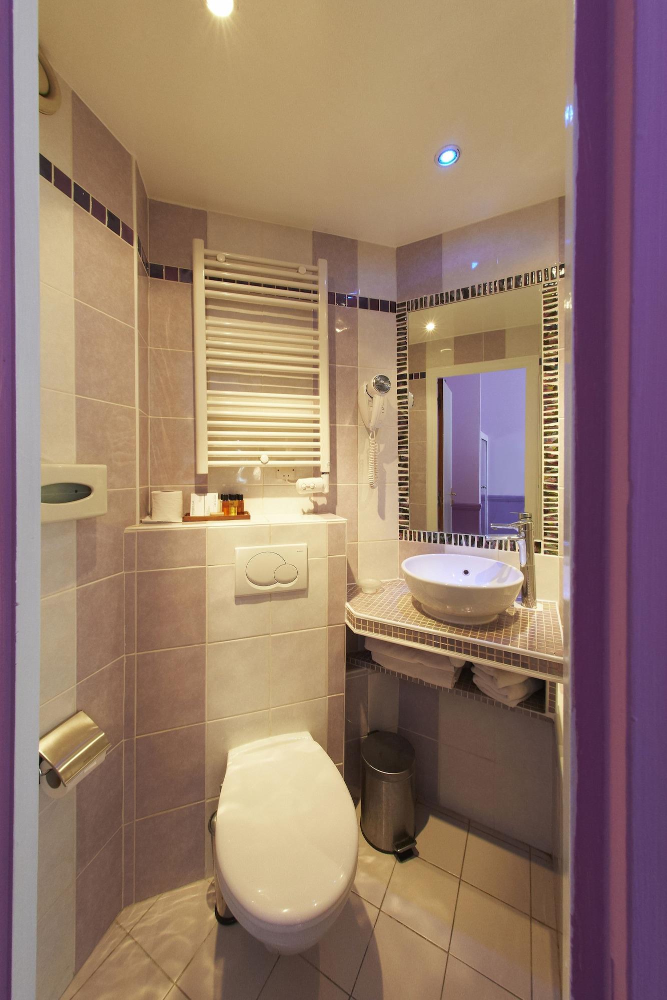 Hotel Poussin Paris Luaran gambar