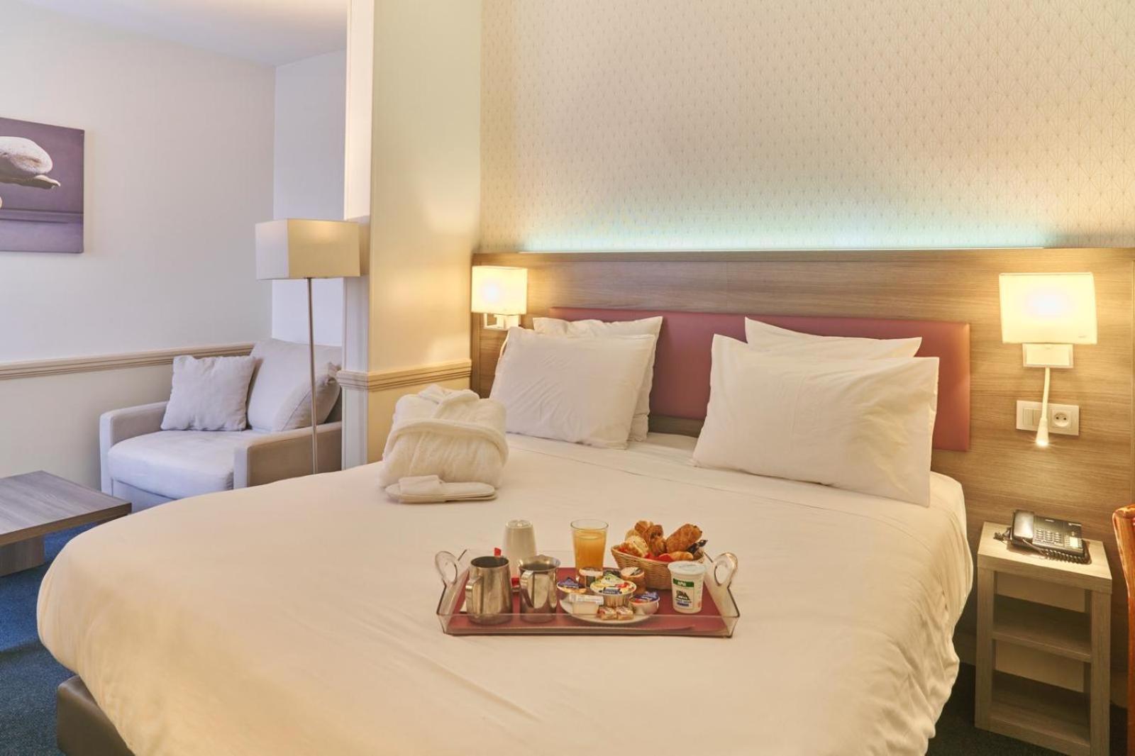Hotel Poussin Paris Luaran gambar