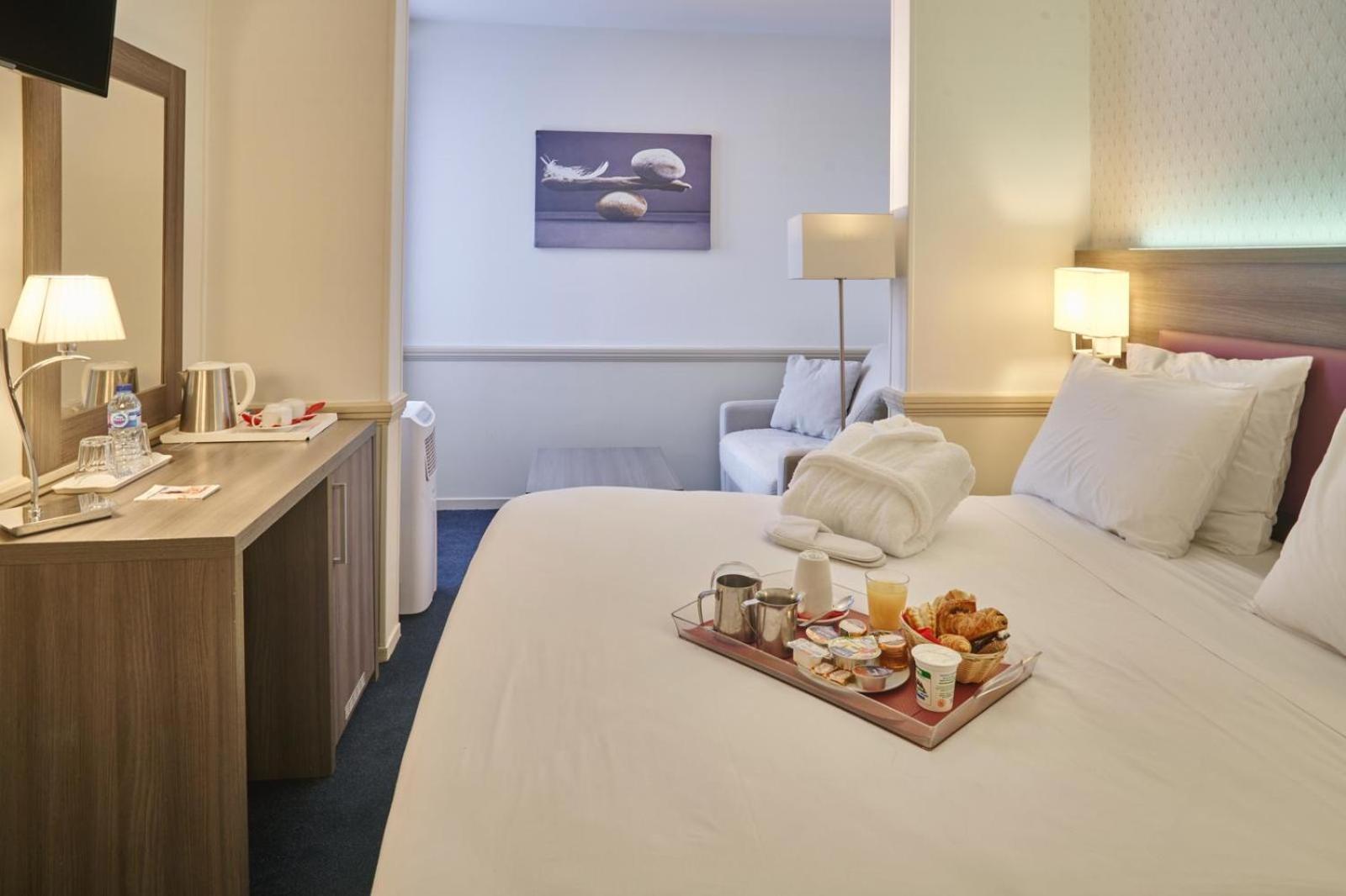 Hotel Poussin Paris Luaran gambar