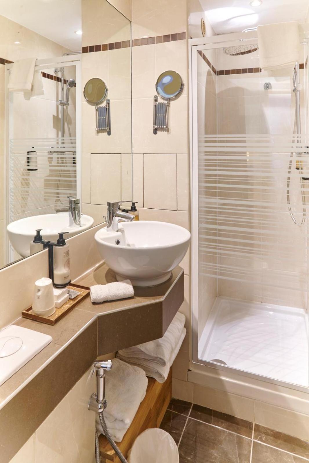 Hotel Poussin Paris Luaran gambar