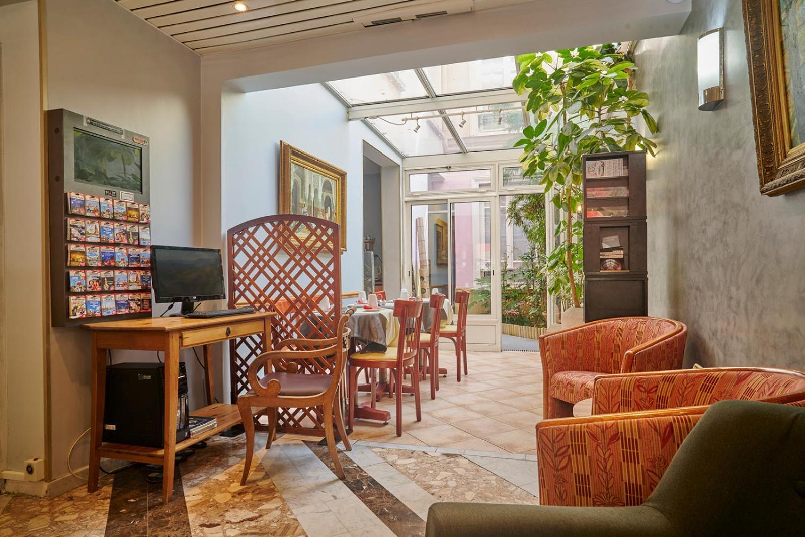 Hotel Poussin Paris Luaran gambar