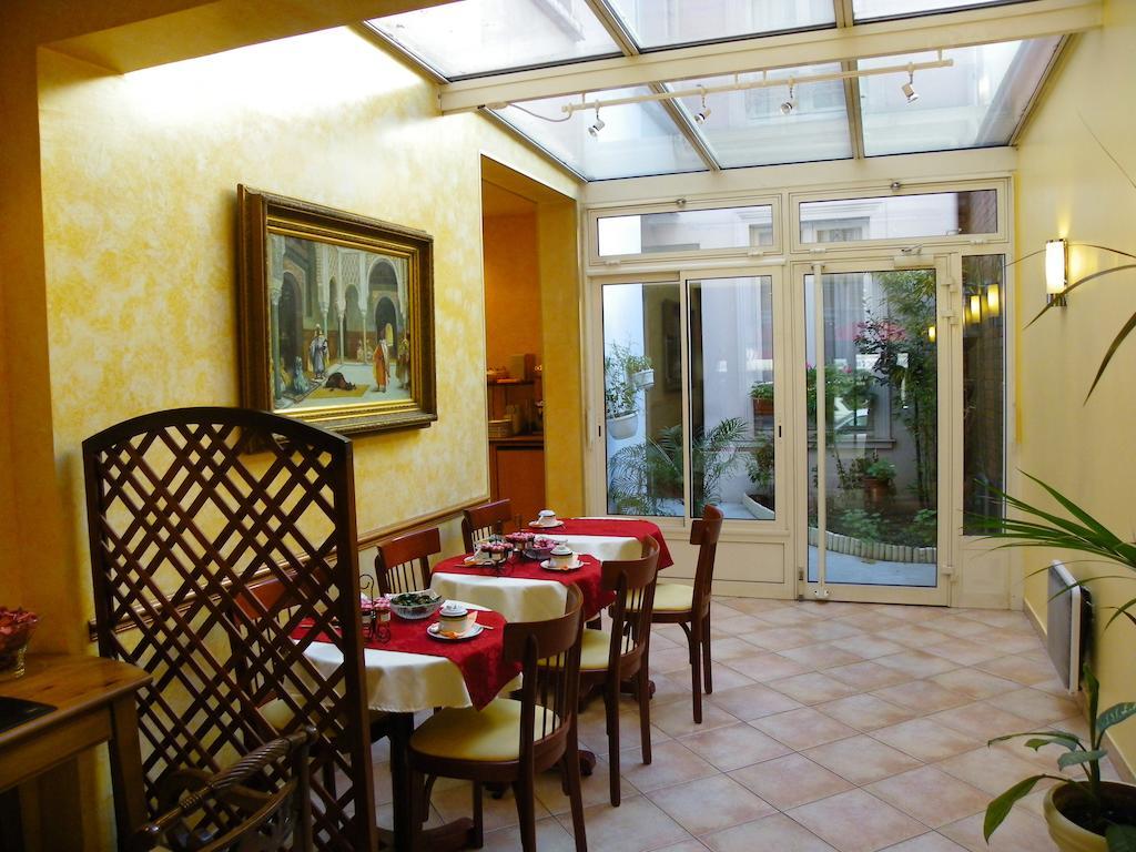 Hotel Poussin Paris Luaran gambar